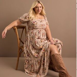 Arula Wilow Floral Maxi Dress